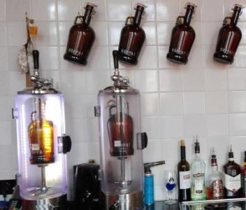 Hoppa Biercafé proosten met proefglaasjes